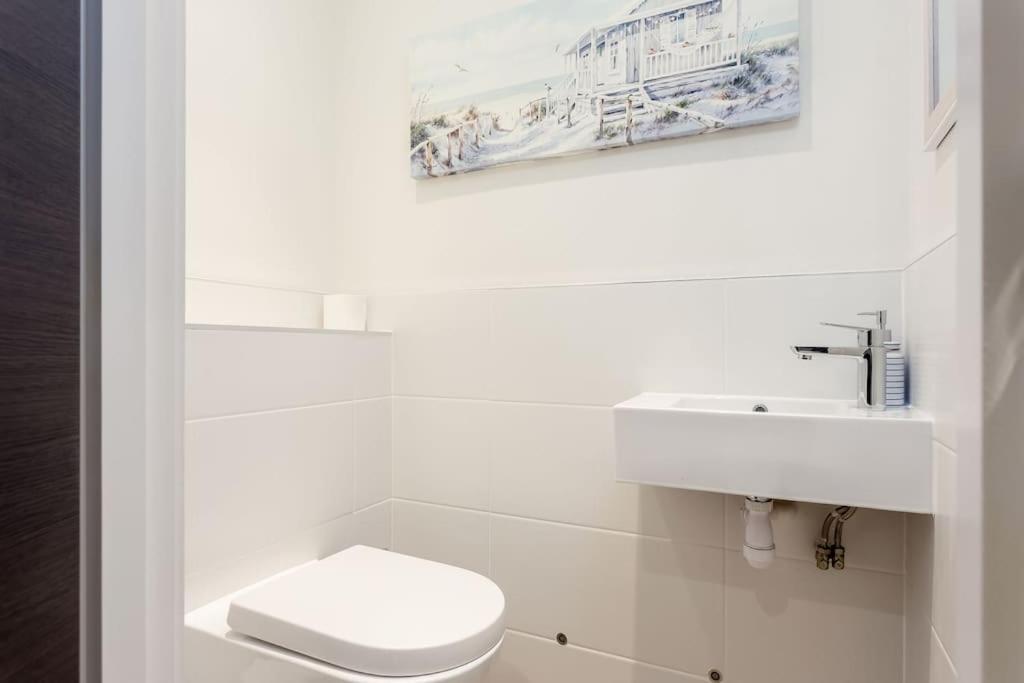 Stunning 2 Bed Apartment, Fabulous Sea View & 2 Minutes To Beach With Parking Bournemouth Ngoại thất bức ảnh