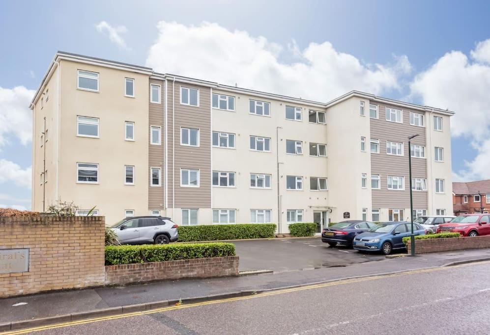 Stunning 2 Bed Apartment, Fabulous Sea View & 2 Minutes To Beach With Parking Bournemouth Ngoại thất bức ảnh