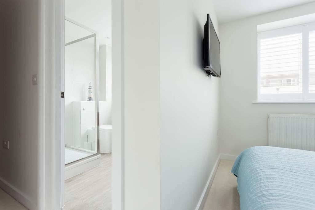 Stunning 2 Bed Apartment, Fabulous Sea View & 2 Minutes To Beach With Parking Bournemouth Ngoại thất bức ảnh
