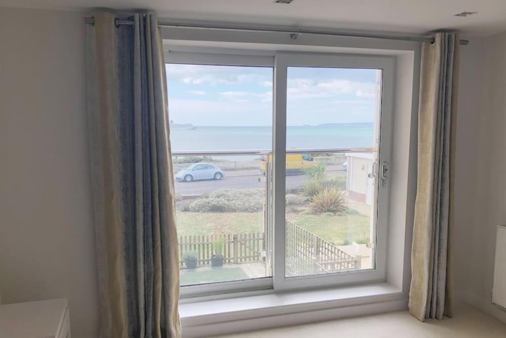 Stunning 2 Bed Apartment, Fabulous Sea View & 2 Minutes To Beach With Parking Bournemouth Ngoại thất bức ảnh